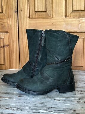 MJUS Forest Green Leather Boots